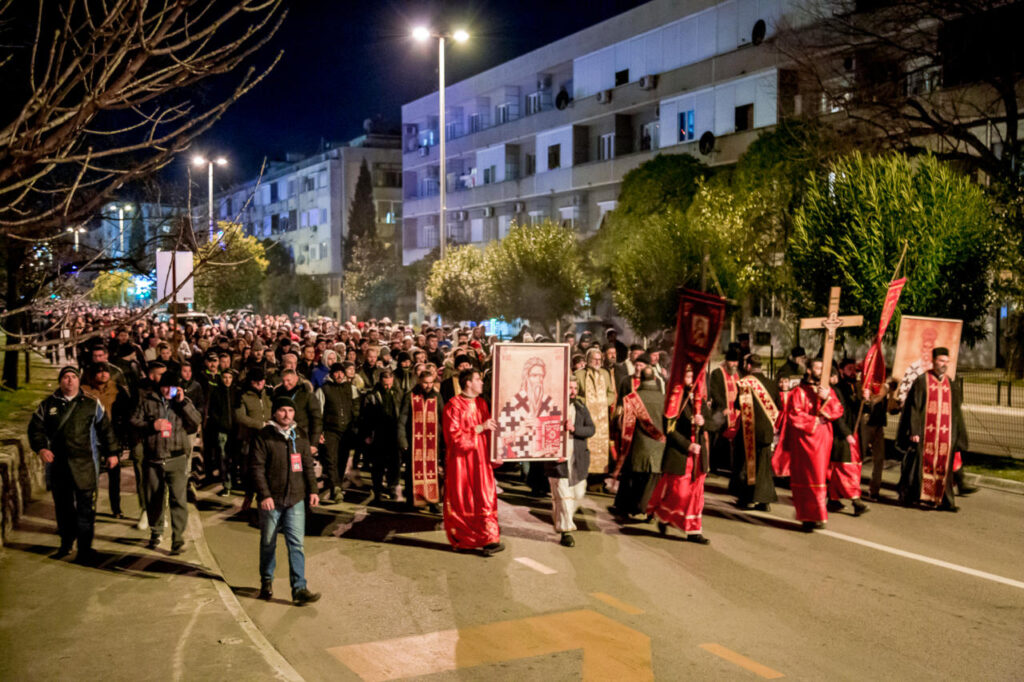 Με προσευχή απαντούν οι πιστοί στην κρίση στο Μαυροβούνιο – Την στήριξή τους παρέχουν Προκαθήμενοι Ορθοδόξων Εκκλησιών