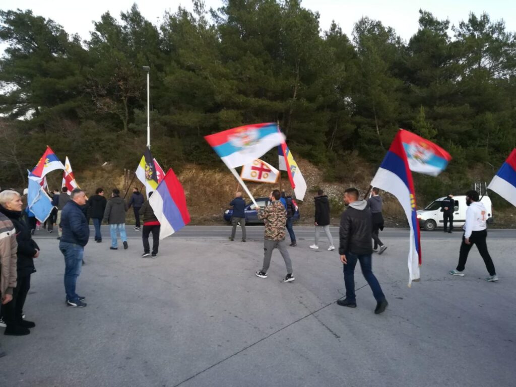 Крсни ход прошао тиватским шеталиштем Пине