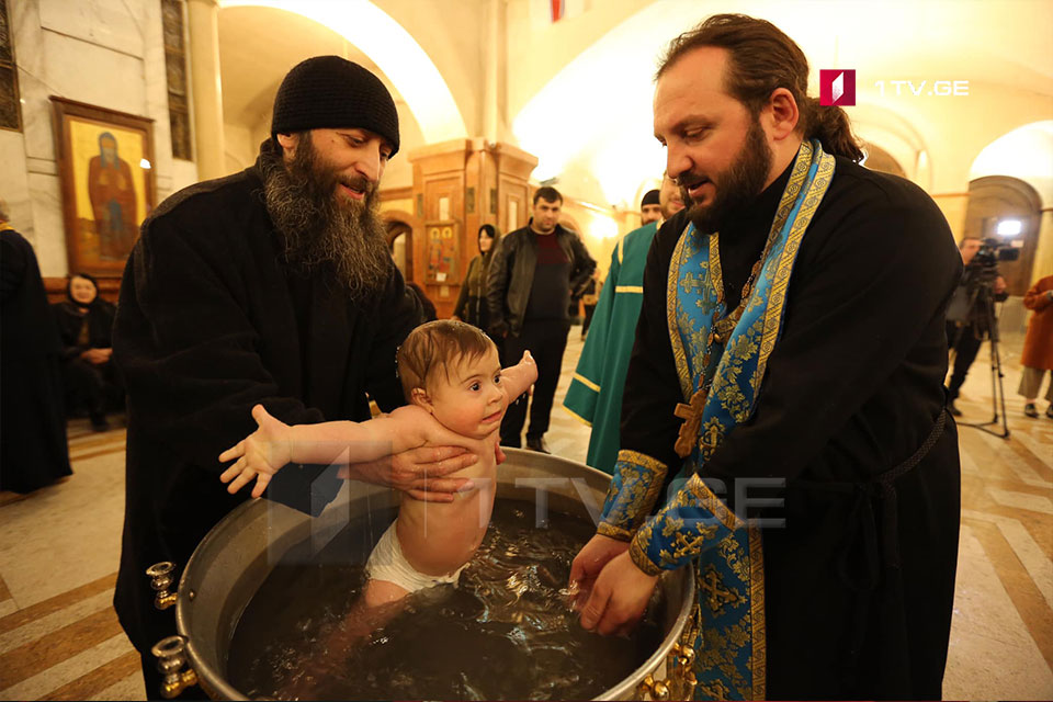 სამების საკათედრო ტაძარში საყოველთაო ნათლობა გაიმართა [ფოტო]