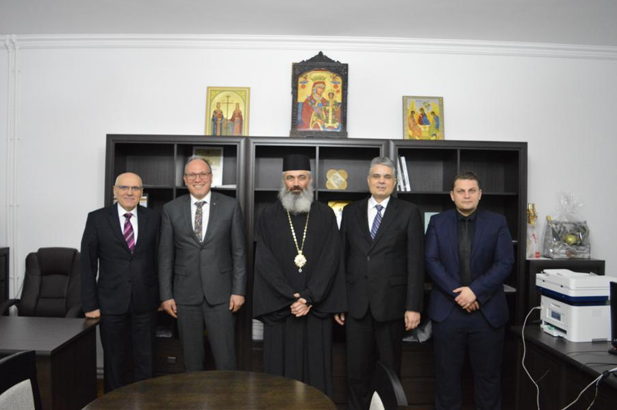 Ambasadorul României în Republica Moldova în vizită la Episcopia de Bălţi