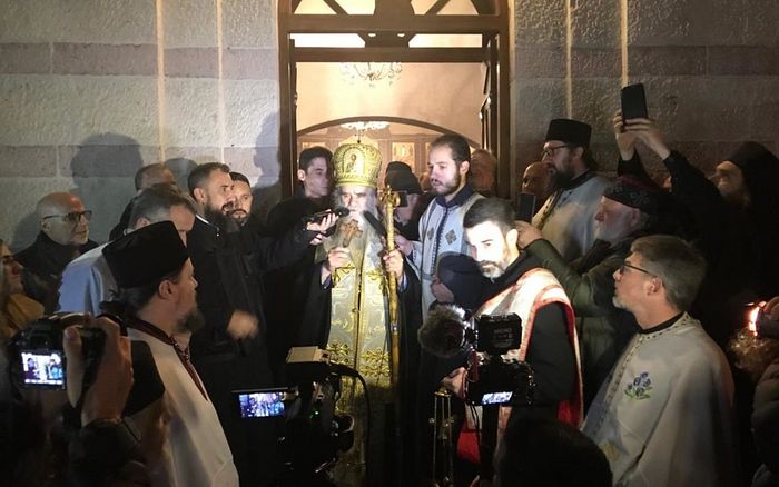 МИТРОПОЛИТ АМФИЛОХИЈЕ: АКО ВЛАДА ИНСИСТИРА НА БЕЗАКОЊУ – ДОЉЕ БЕЗАКОНА ВЛАДА!