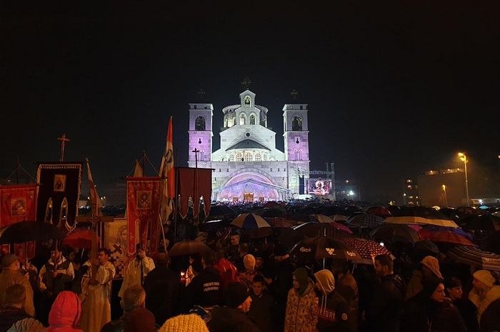 ОКОЛО 50 000 ВЕРУЮЩИХ ЧЕРНОГОРИИ ВЫШЛИ НА НОЧНОЕ МОЛИТВЕННОЕ СТОЯНИЕ