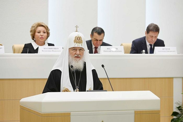 ПАТРИЈАРХ КИРИЛ: ПОРОДИЦИ ЈЕ ПОТРЕБНА КОМПЛЕКСНА ЗАШТИТА