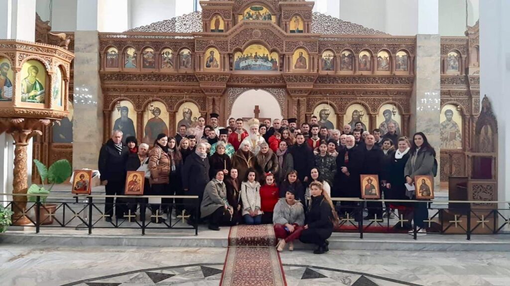 Mitropolia e Shenjtë e Apollonisë dhe Fierit: “Cdo vit e më shumë, besimtarët e mitropolisë sonë marin pjesë në meshën për nder të Shën Vasilit të Madh”