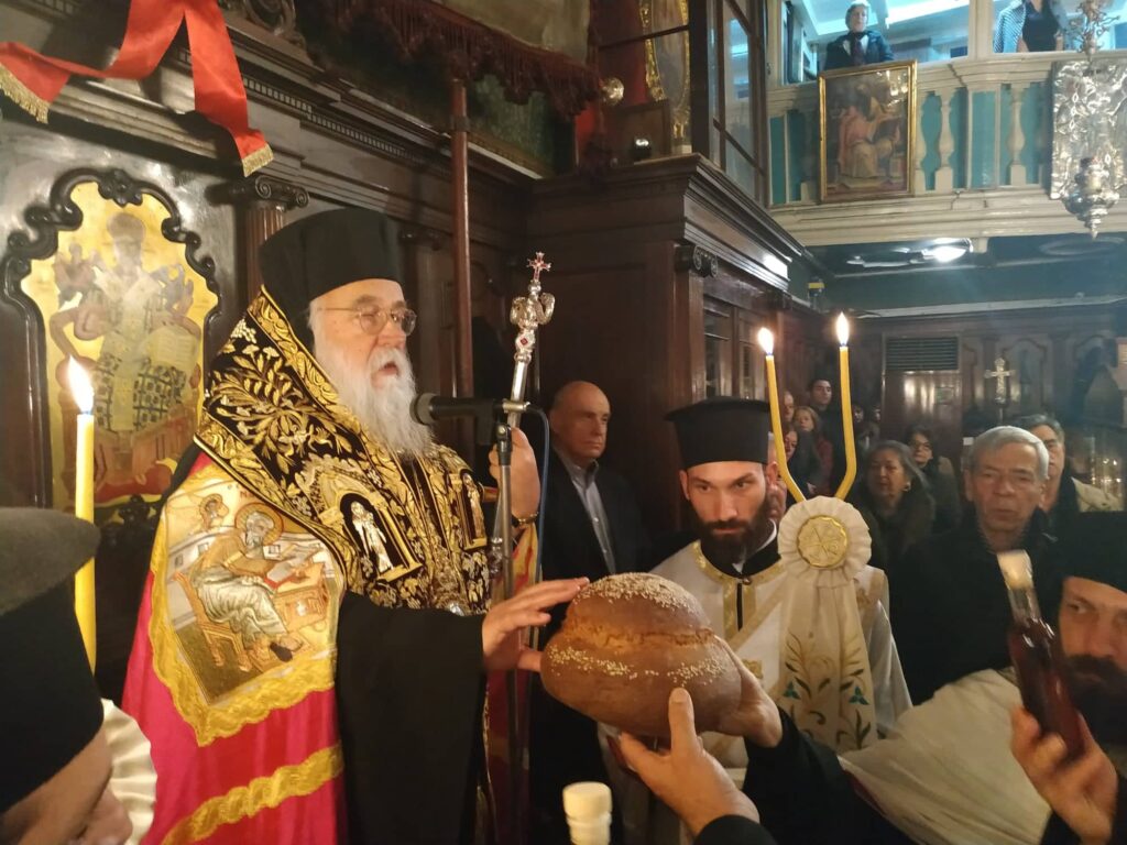 “Στην ακαταστασία του κόσμου κάνουμε την αυτοκριτική μας”