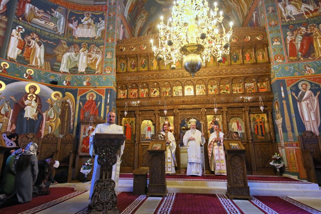 Mitropolitul Clujului la Mănăstirea „Mihai Vodă” din Turda: Pocăința este soluția pentru îndreptarea lumii