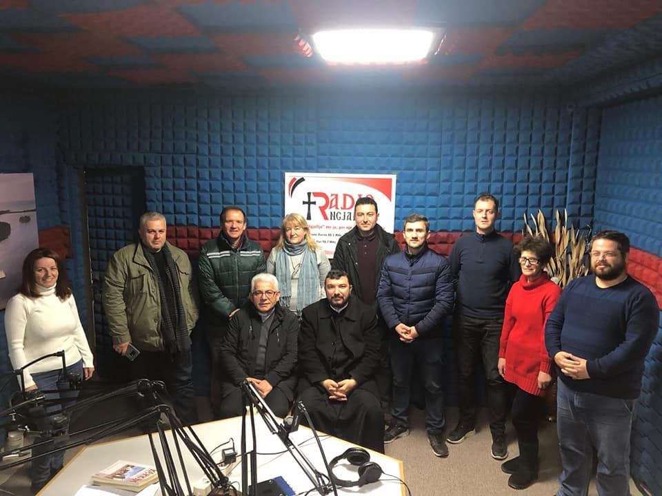 Takim pune në ambjentet e Radios “Ngjallja”