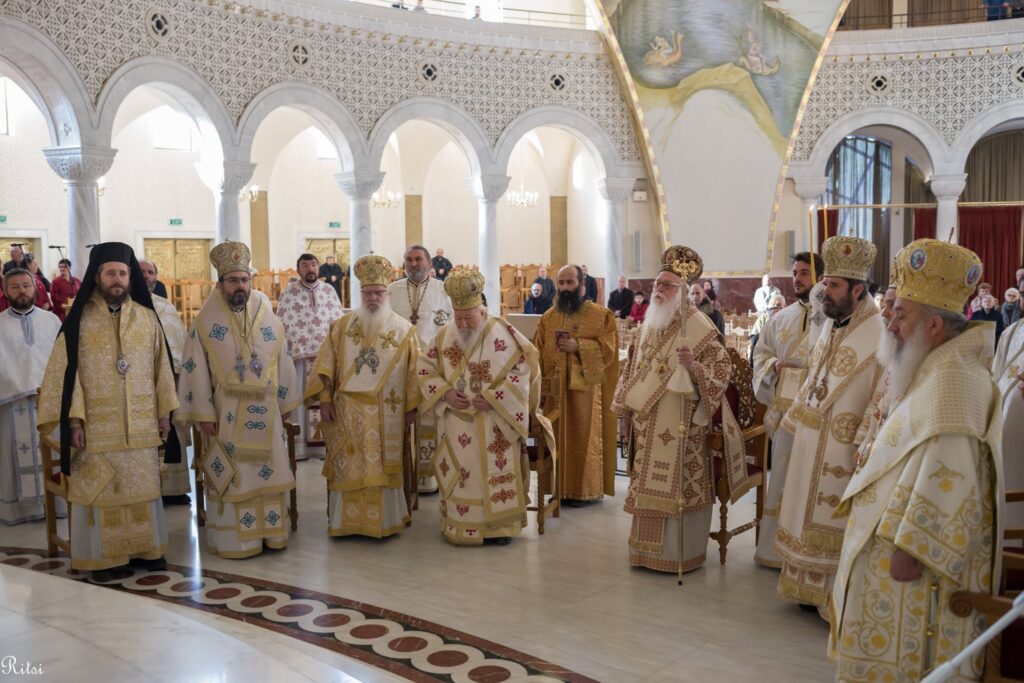 Kremtim i ngrohtë në ditën e emrit të Kryepiskopit Anastas