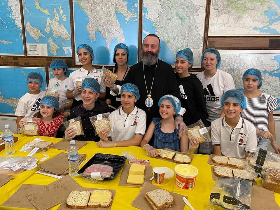 Φτιάχνοντας φαγητό για τους απόρους- Η Αρχιεπισκοπή Αυστραλίας δίπλα στους “πονεμένους” συνανθρώπους μας