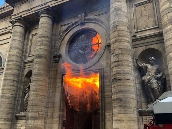 Στο στόχαστρο οι Χριστιανικές εκκλησίες στην Ευρώπη- Οι πρωτοφανείς καθημερινές επιθέσεις- Συγκλονίζει πρόσφατη έρευνα