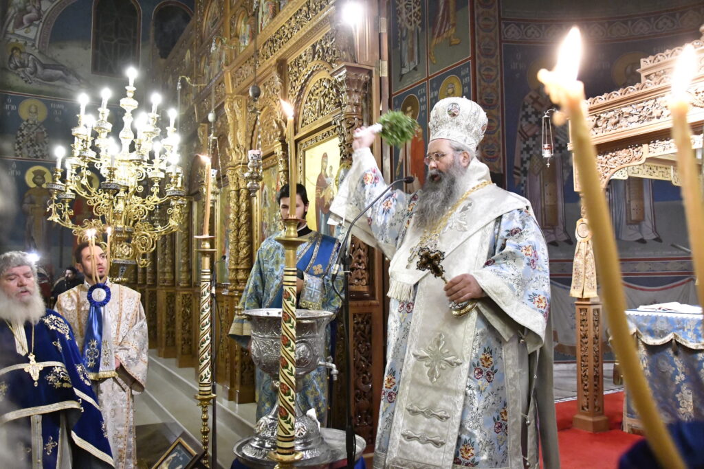Αγρύπνησαν τα Φώτα στην Αγία Άννη Κατερίνης