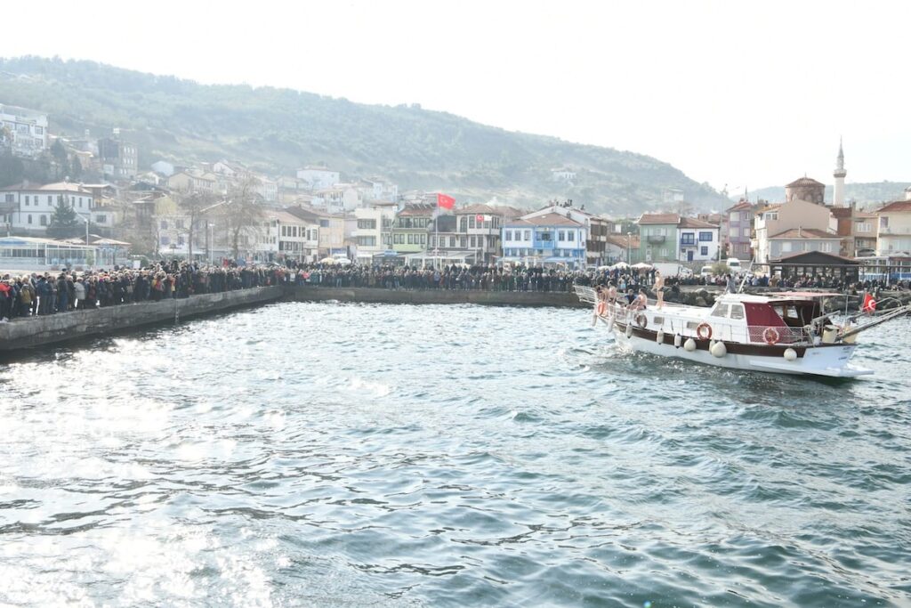 Κατάδυσις του Τιμίου Σταυρού στη Σμύρνη