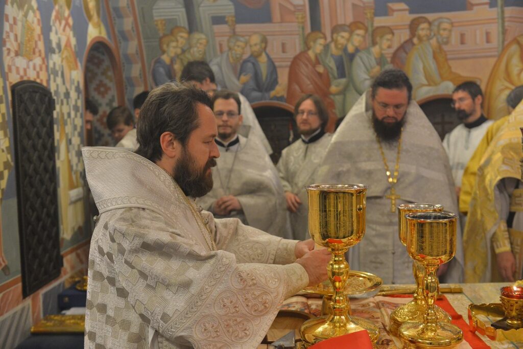 Митрополит Волоколамский Иларион совершил Божественную литургию в престольный праздник храма Усекновения главы Иоанна Предтечи под Бором
