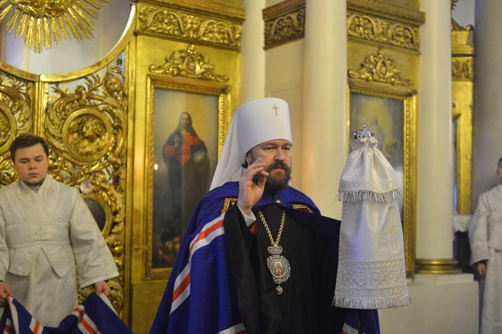 Митрополит Иларион: Без крещальной купели невозможно стать членом Церкви