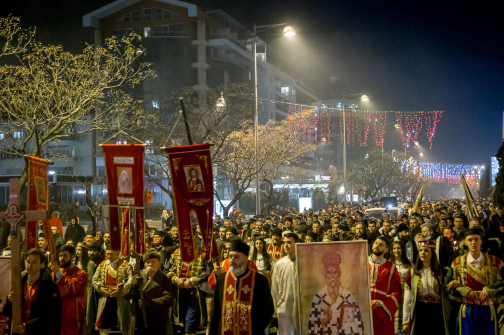 Десятки тысяч верующих приняли участие в протестных молебнах в Черногории