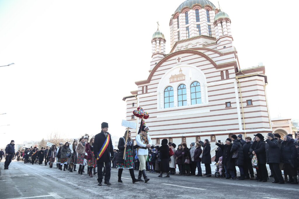 Festivalul Junilor de la Făgăraș a reunit în acest an 15 cete care au promovat obiceiurile strămoșești
