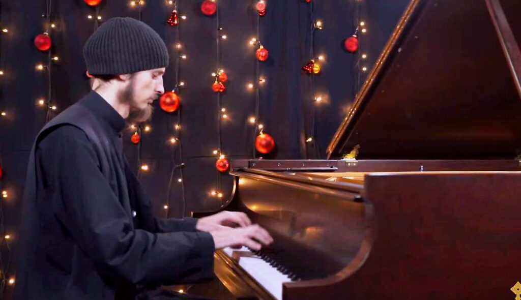 Un moment de respiro: Ceaikovski în interpretarea unui monah de la Valaam