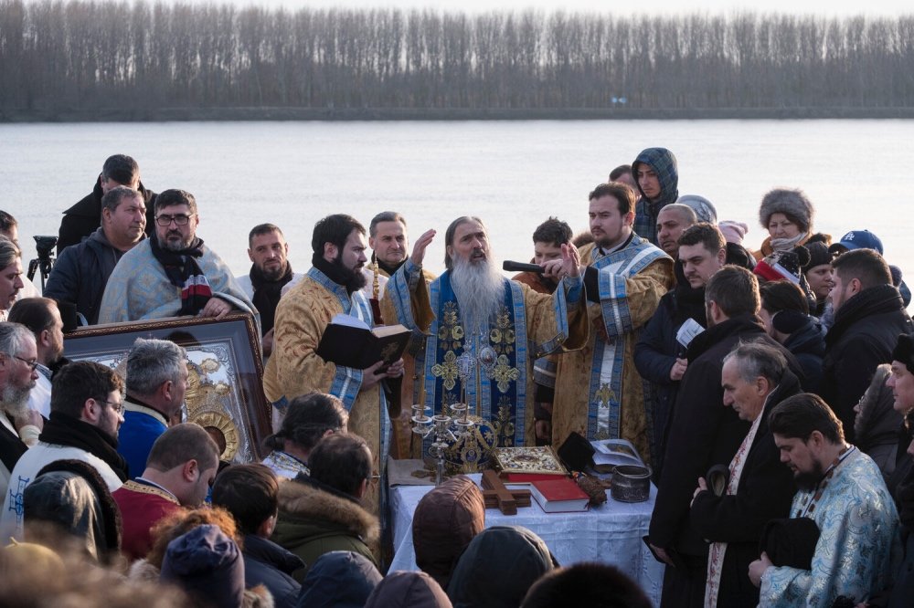 Στα παγωμένα νερά του Δούναβη δοξάσθηκε η Ορθοδοξία!