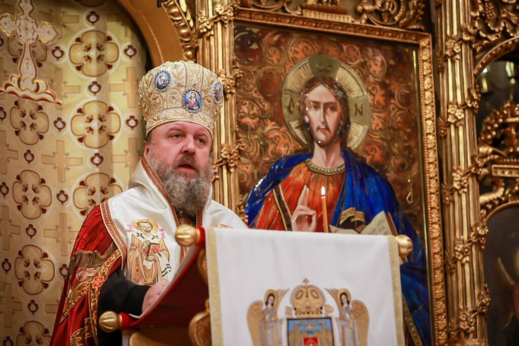 PS Timotei Prahoveanul: Sărbătoarea Sf. Trei Ierarhi este un model desăvârșit de ascultare față de porunca Bisericii