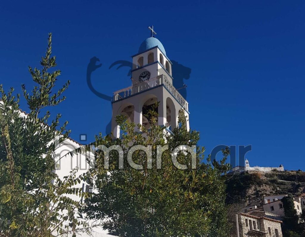 O Δήμος Χιμάρας ξηλώνει την σκεπή του Αγ. Σπυρίδωνα (βίντεο)