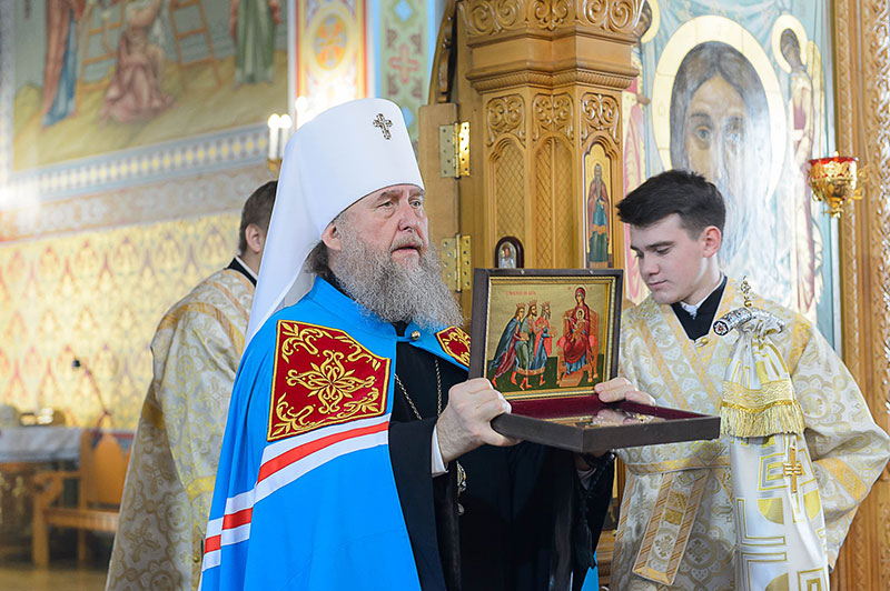 В праздник Собора Пресвятой Богородицы митрополит Астанайский Александр совершил Божественную литургию в Покровской церкви в Алма-Ате