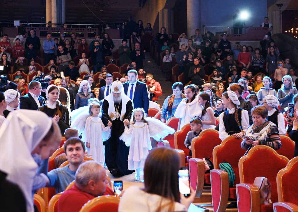 Святейший Патриарх Кирилл посетил Рождественскую елку в Храме Христа Спасителя в Москве