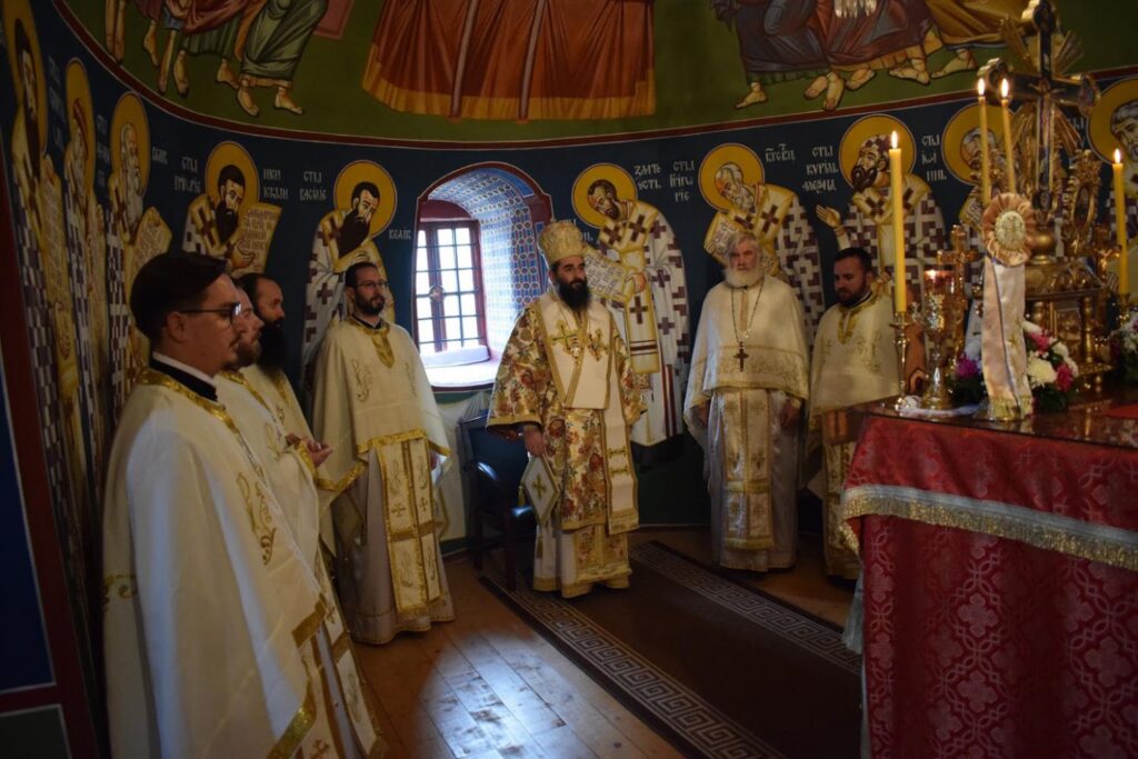 Света Архијерејска Литургија у Власотинцу