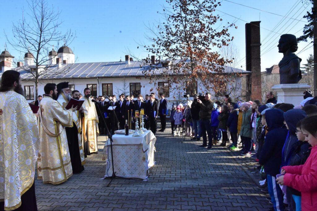 Eminescu a luptat ca Mănăstirea Cozia care fusese transformată în închisoare să fie redată cultului – Arhiepiscopul Varsanufie