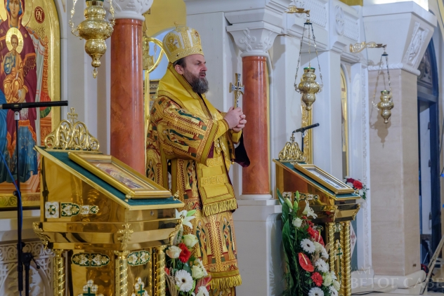 Поноћна Литургија у храму Светог Саве