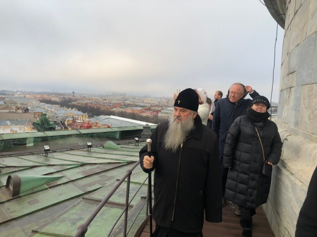 Митрополит Варсонофий возглавил Божественную литургию в Исаакиевском соборе