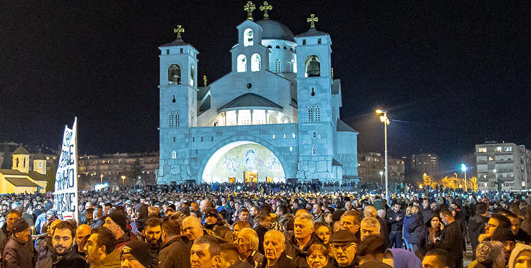 Хиљаде верних у крсном ходу улицама Подгорице