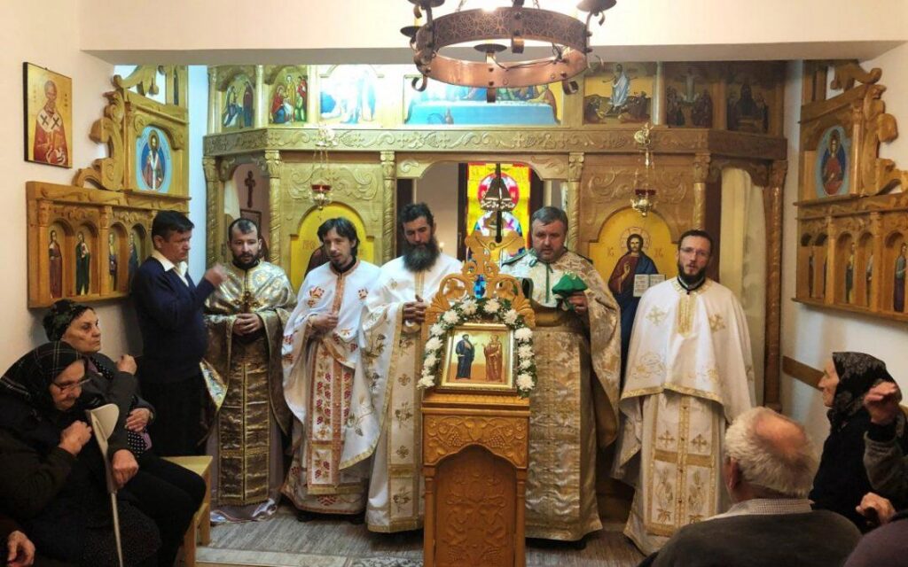 Preoţi de pe Valea Ţibleşului, în vizită la vârstnicii ocrotiţi în centrul de la Cuşma, Bistriţa-Năsăud