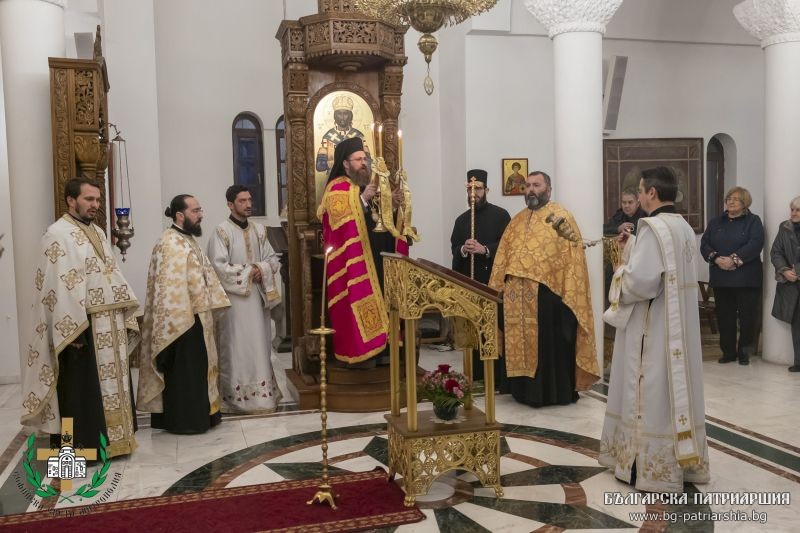 Архиерейска вечерня в манастира „Св. ап. Петър и Павел“, с. Долни Лозен