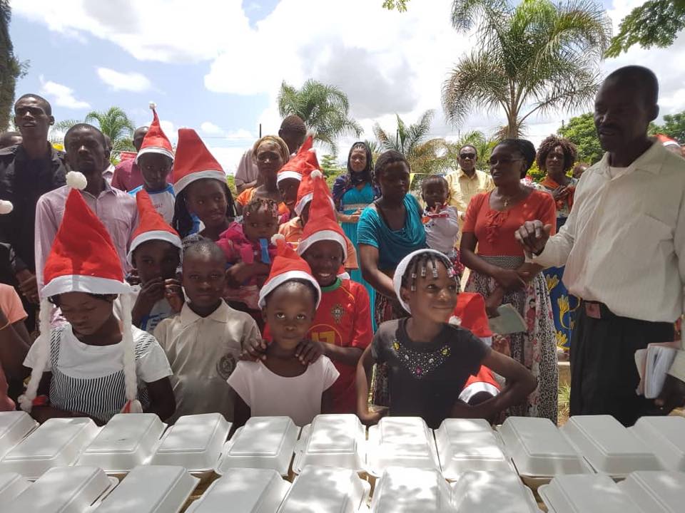 Εορταστικό γεύμα αγάπης στη μακρινή Ζάμπια