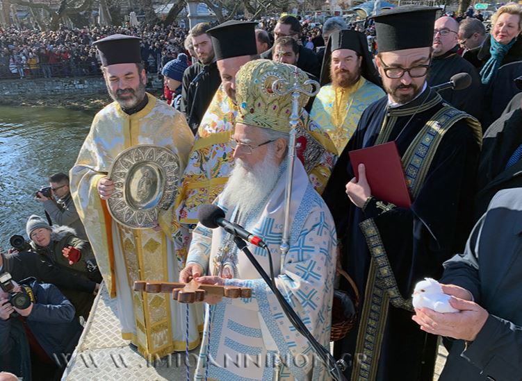 Η ιστορική Λίμνη “υποδέχτηκε” και φέτος τον Σταυρό