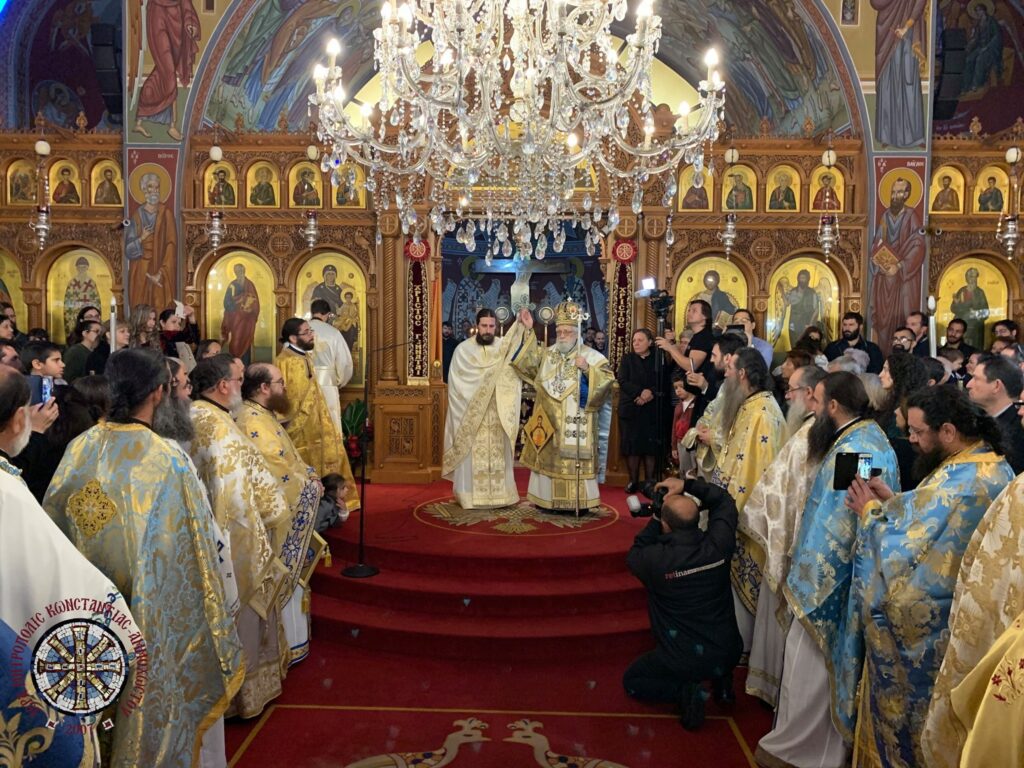 Βροντοφώναξαν το Άξιος στην Αγία Νάπα (ΦΩΤΟ)