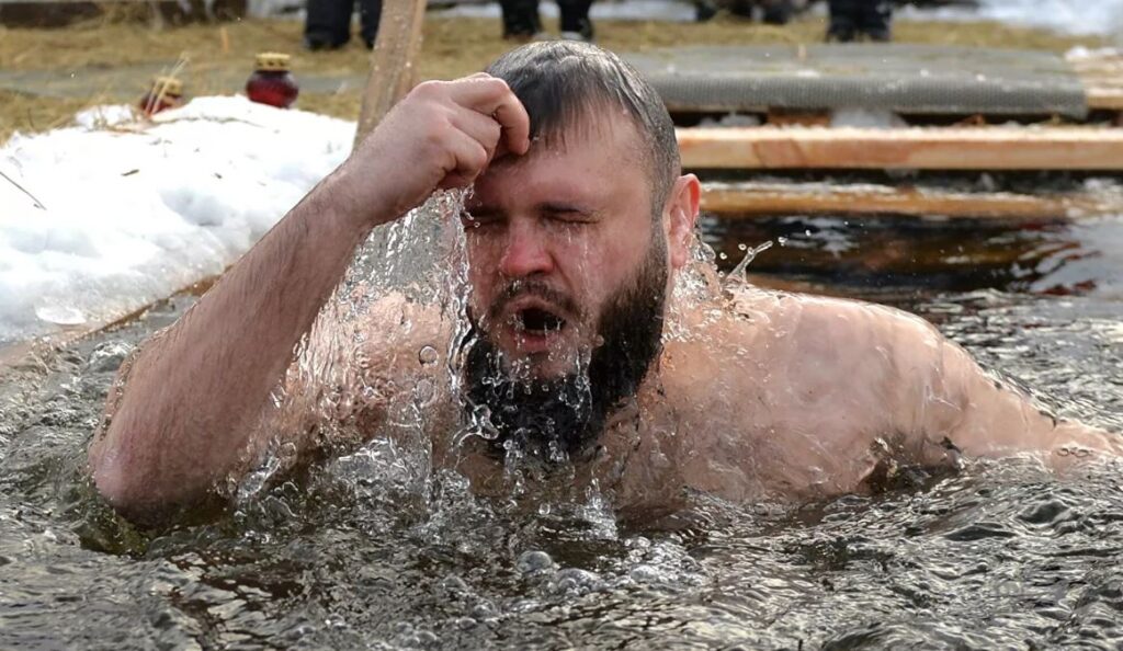 Православные христиане празднуют Крещение Господне