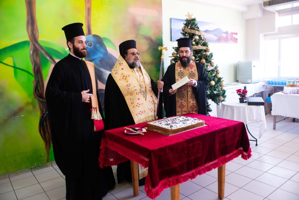 Ο Σεβασμ. Μεσσηνίας στο Άσυλο Ανιάτων για την Βασιλόπιτα