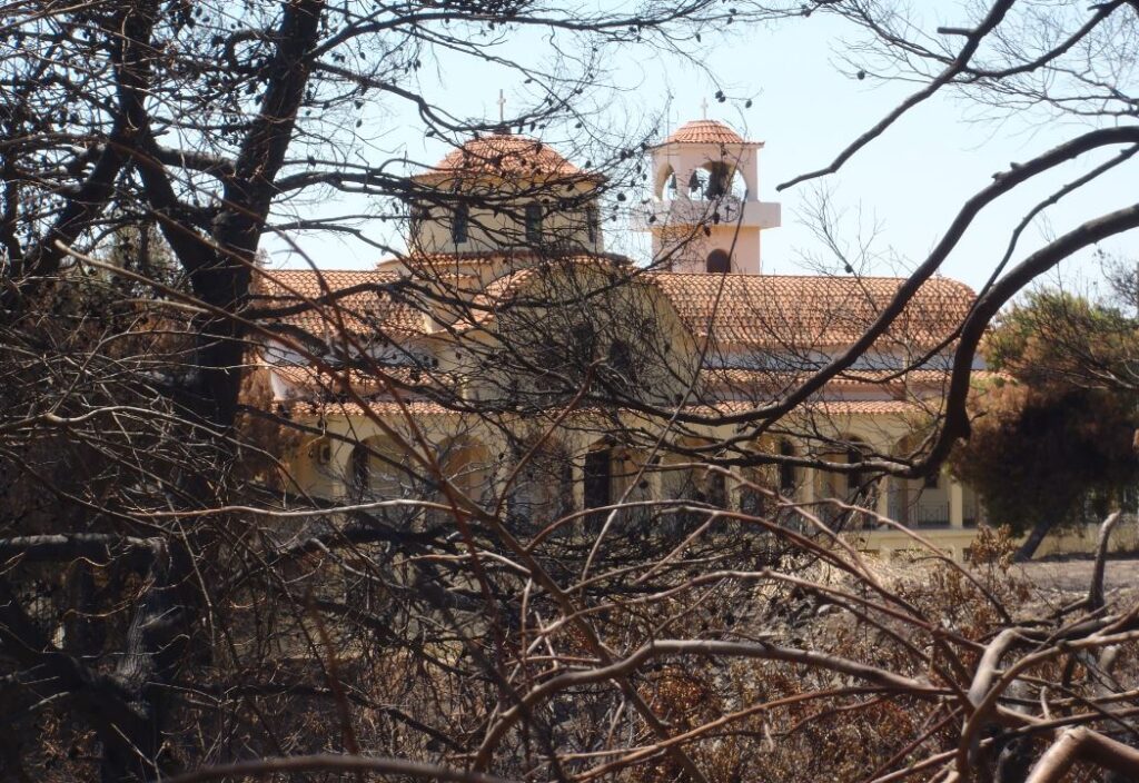 Θρησκευτικοί χώροι που σαρώθηκαν από την πύρινη λαίλαπα
