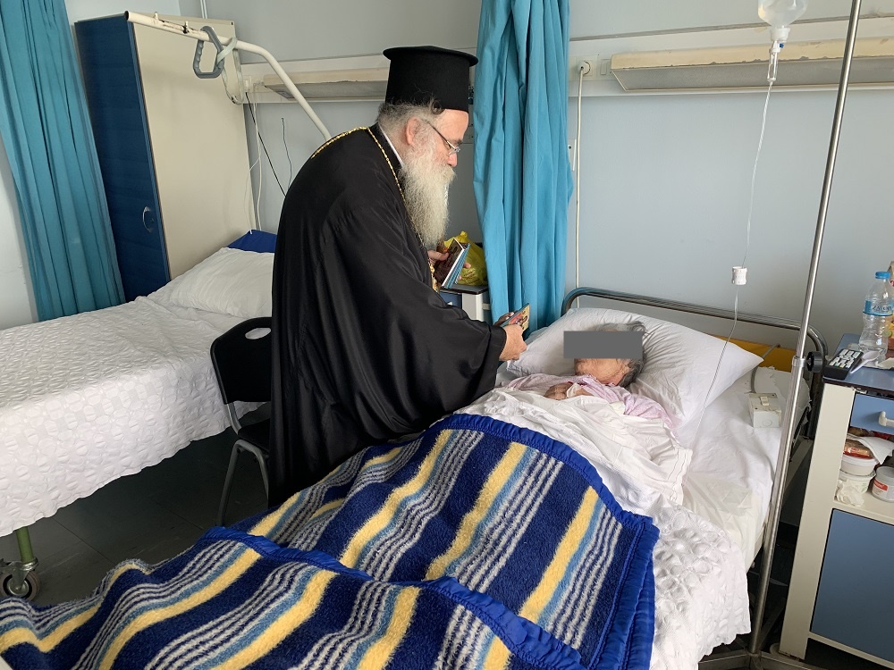 Πρωτοχρονιάτικη επίσκεψη του Σεβασμιωτάτου στο Νοσοκομείο Ιεράπετρας