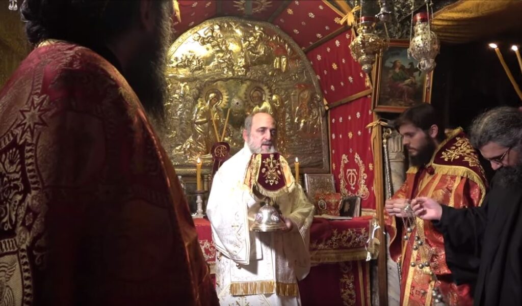 ΒΙΝΤΕΟ – Χριστουγεννιάτικη Θεία Λειτουργία στο Θεοδέγμον Σπήλαιο