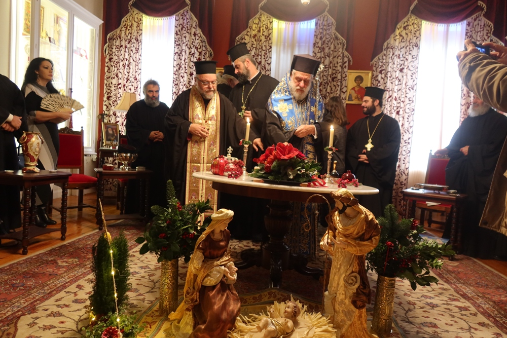 Μεσημέρι Πρωτοχρονιάς μαζί με τους ιερείς της Σύρου