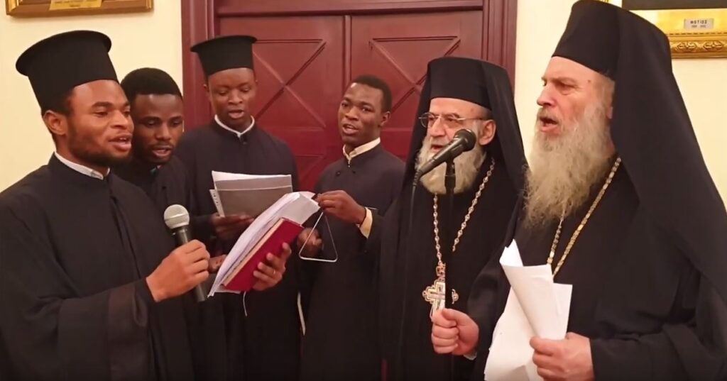 Με τους αφρικανούς ιερείς να εντυπωσιάζουν στα Κάλαντα