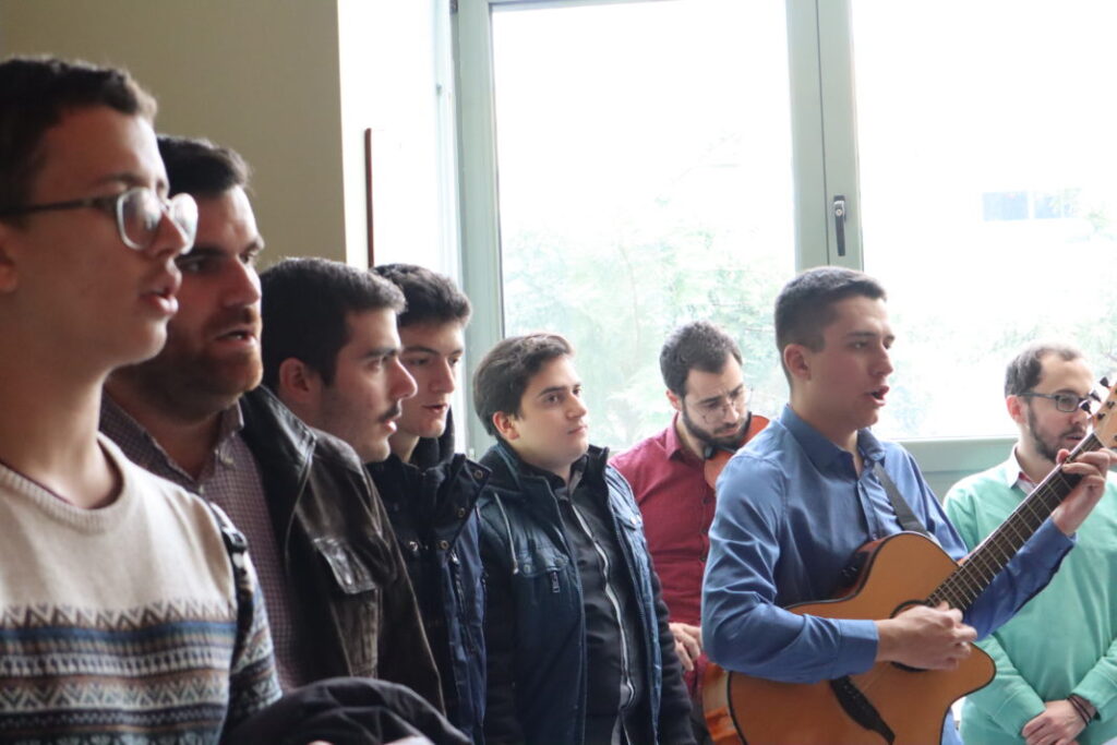 Άφησαν για λίγο την Εξεταστική και έδωσαν χαρά στους ασθενείς