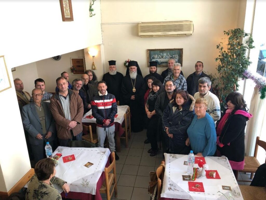 Ο Καλαβρύτων Ιερώνυμος στο «Στέκι της Αγάπης» (ΦΩΤΟ)