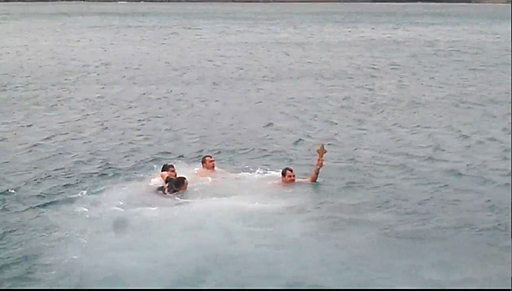 Βούτηξαν στη Λήμνο με δέκα μποφόρ (βίντεο)