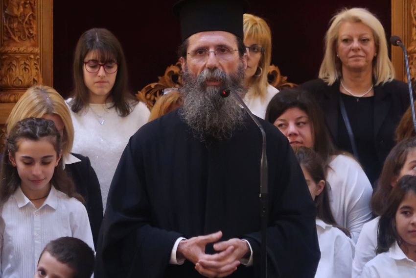 Εκατοντάδες ενορίτες για το Νέο Έτος στον Άγιο Δημήτριο Αττικής