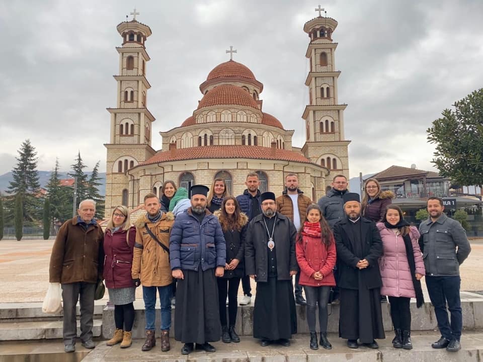 Προσκυνήματα της Κορυτσάς επισκέφθηκαν νέοι στην Αλβανία