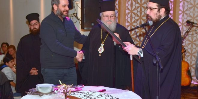 Ο Μητρ. Κυδωνίας βράβευσε τον Πρόεδρο του Εμπορικού Επιμελητηρίου Χανίων