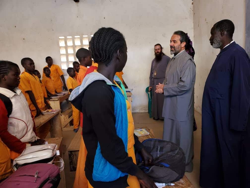 ΚΑΜΕΡΟΥΝ: Η Εκκλησία μεριμνά για τους μαθητές